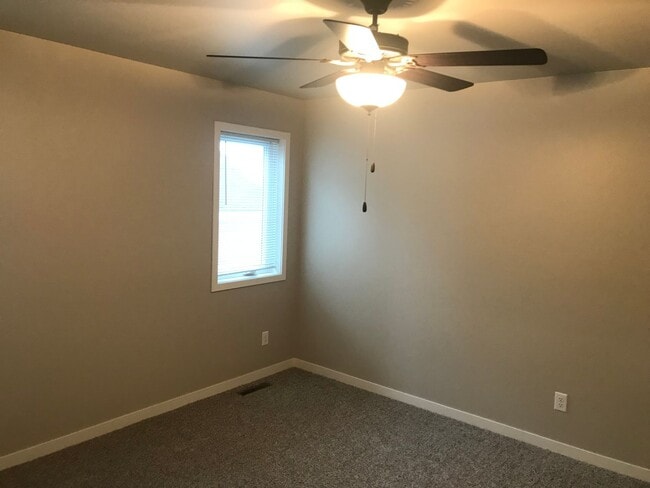 Building Photo - 4 Bed 3 Bath Single Family Home