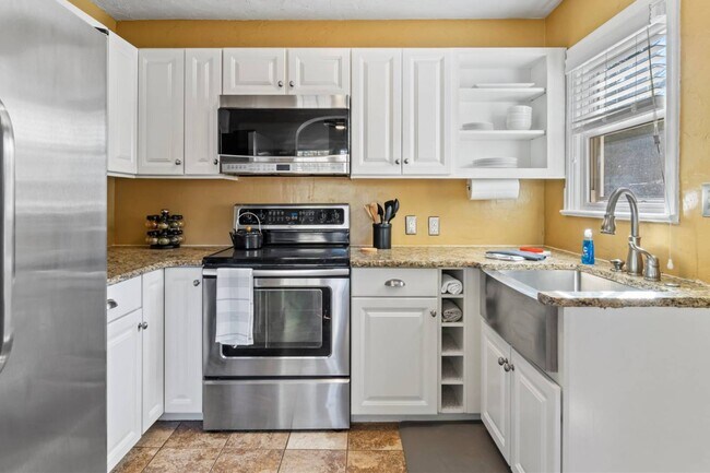 Building Photo - 1815 W Idaho St