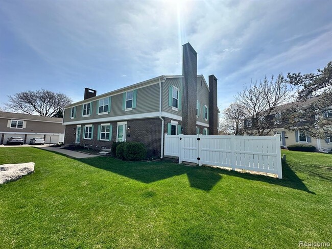 Building Photo - 41729 Broquet Dr