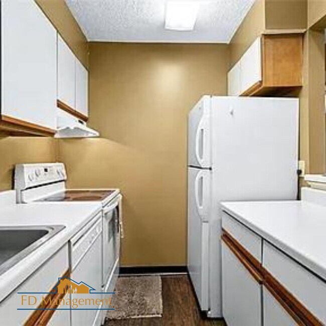 Building Photo - Modern First-Floor with Private Patio in Hampton Club