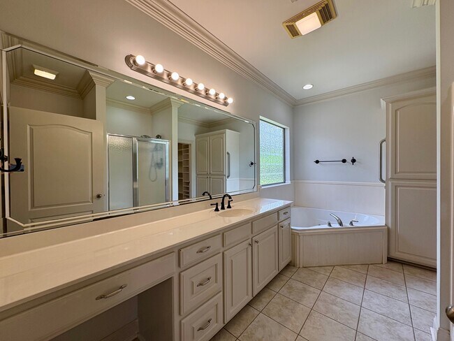 Master Bath - 40489 1513