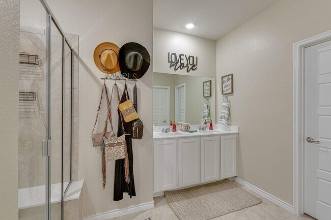 Building Photo - 125 Coyote Trl