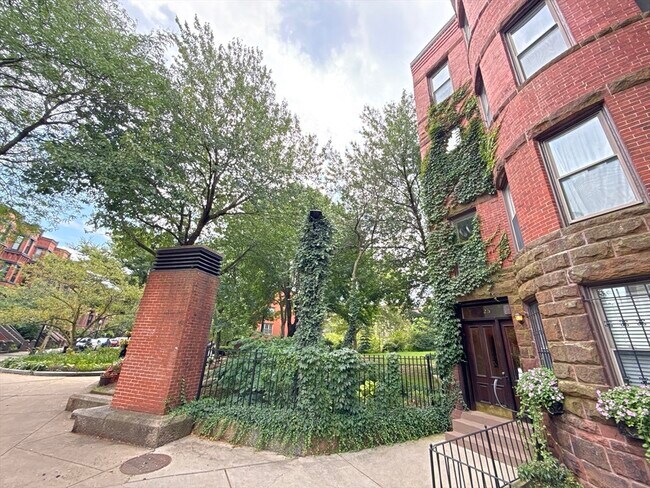 Building Photo - 25 Follen St