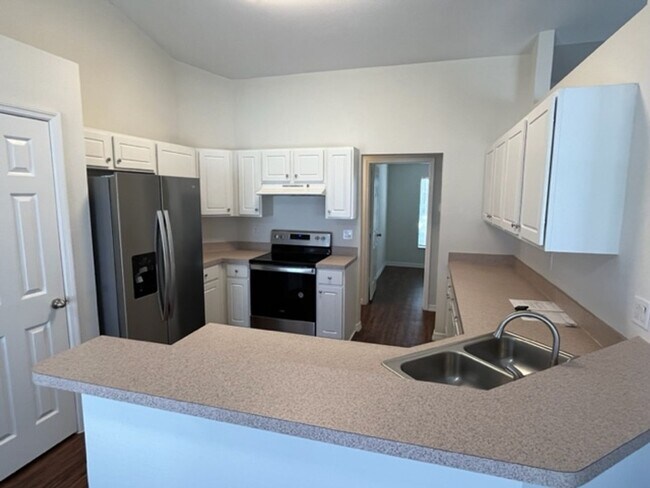 Building Photo - 1530 SW 19th Ave
