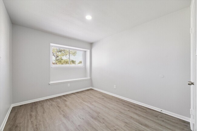 Building Photo - 4406 Stanford Ct