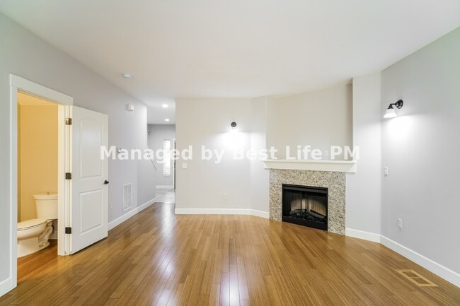 Building Photo - 2067 NE 49th Way