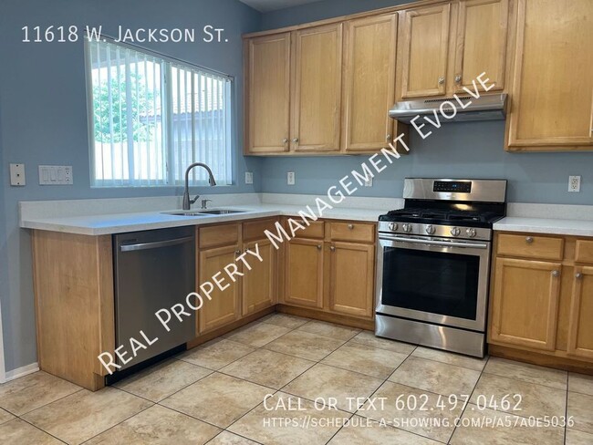 Building Photo - Lovely Avondale Home!