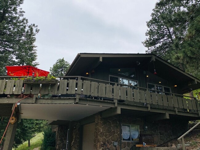 Building Photo - Executive Rental Fully Furnished PERFECT GETAWAY, MOUNTAIN RETREAT WITHIN TOWN!!