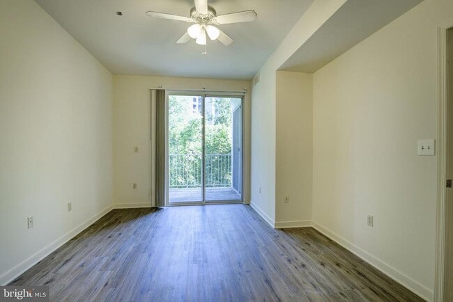 Building Photo - 1645 International Dr