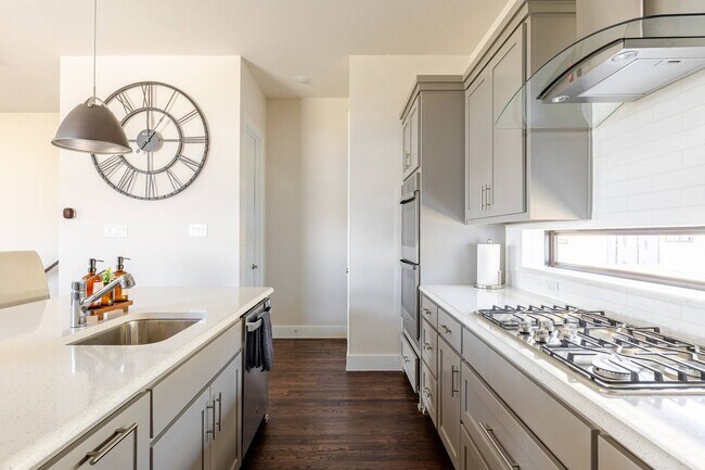 Building Photo - 810 Resort Dr