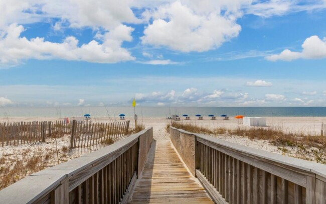 Building Photo - 521 W Beach Blvd