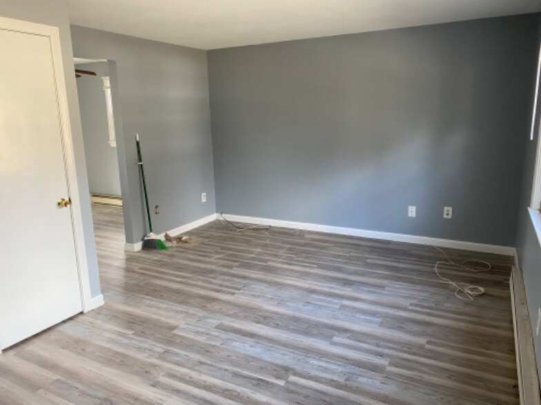 Building Photo - 37 S Grove St