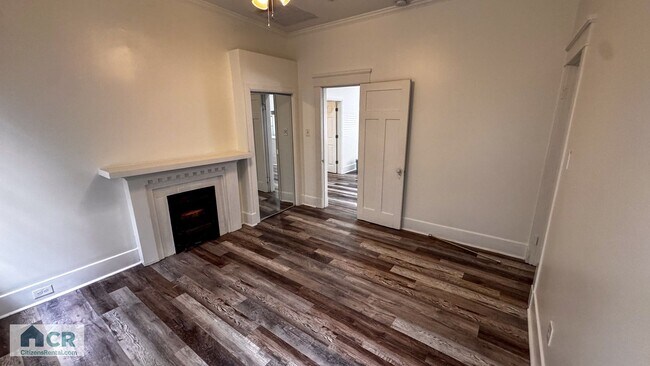 Building Photo - University Area 4bd/2ba With Private Backyard!