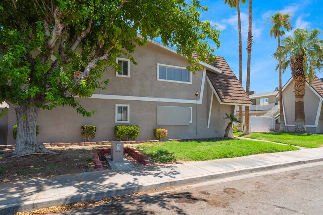 Primary Photo - Cute Condo with Pool View!