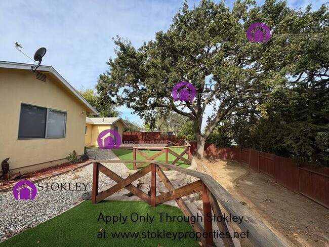 Building Photo - 1920 Encima Dr