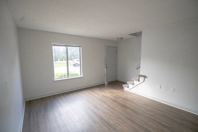 Building Photo - 251 Knight Dr
