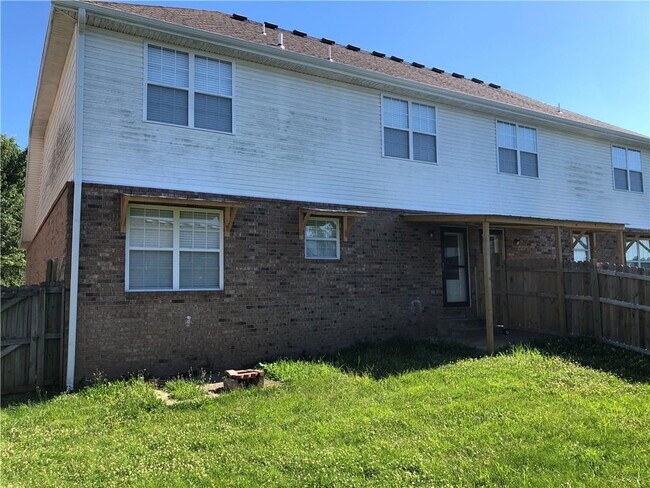 Building Photo - 3204 SW Windrift Ave