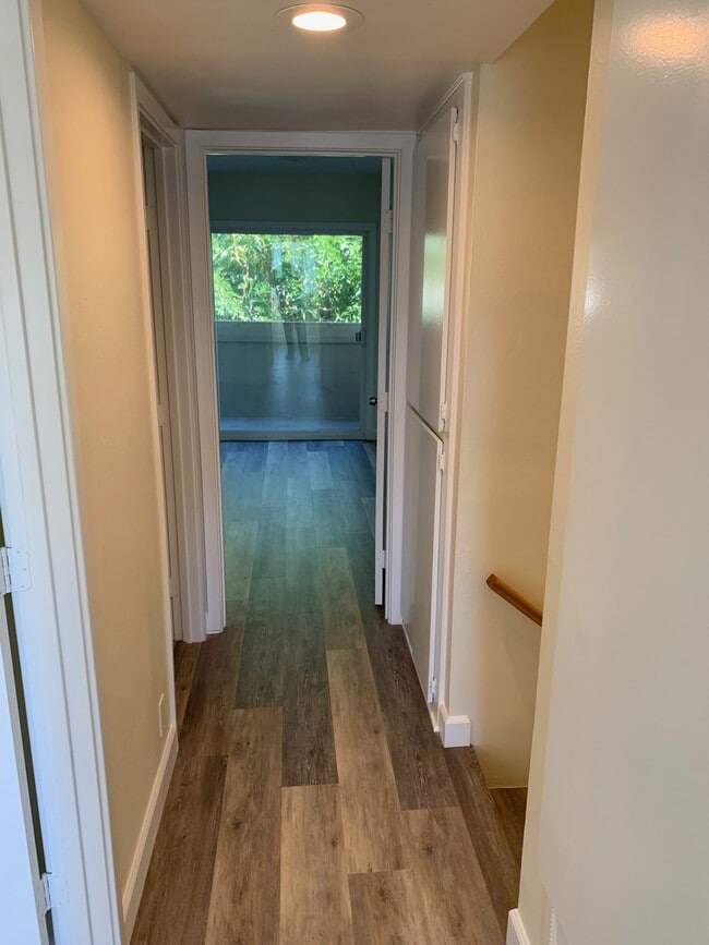 Building Photo - 16765 Barefoot Cir