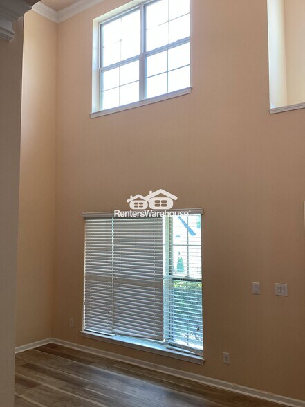Building Photo - 4470 Hedgewood Dr