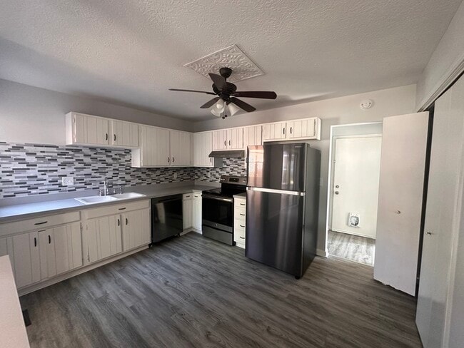 Building Photo - 4024 Zinfandel Way