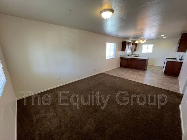 Building Photo - 2133 W Lark Ave