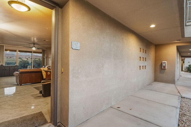 Building Photo - 225 N Country Ln