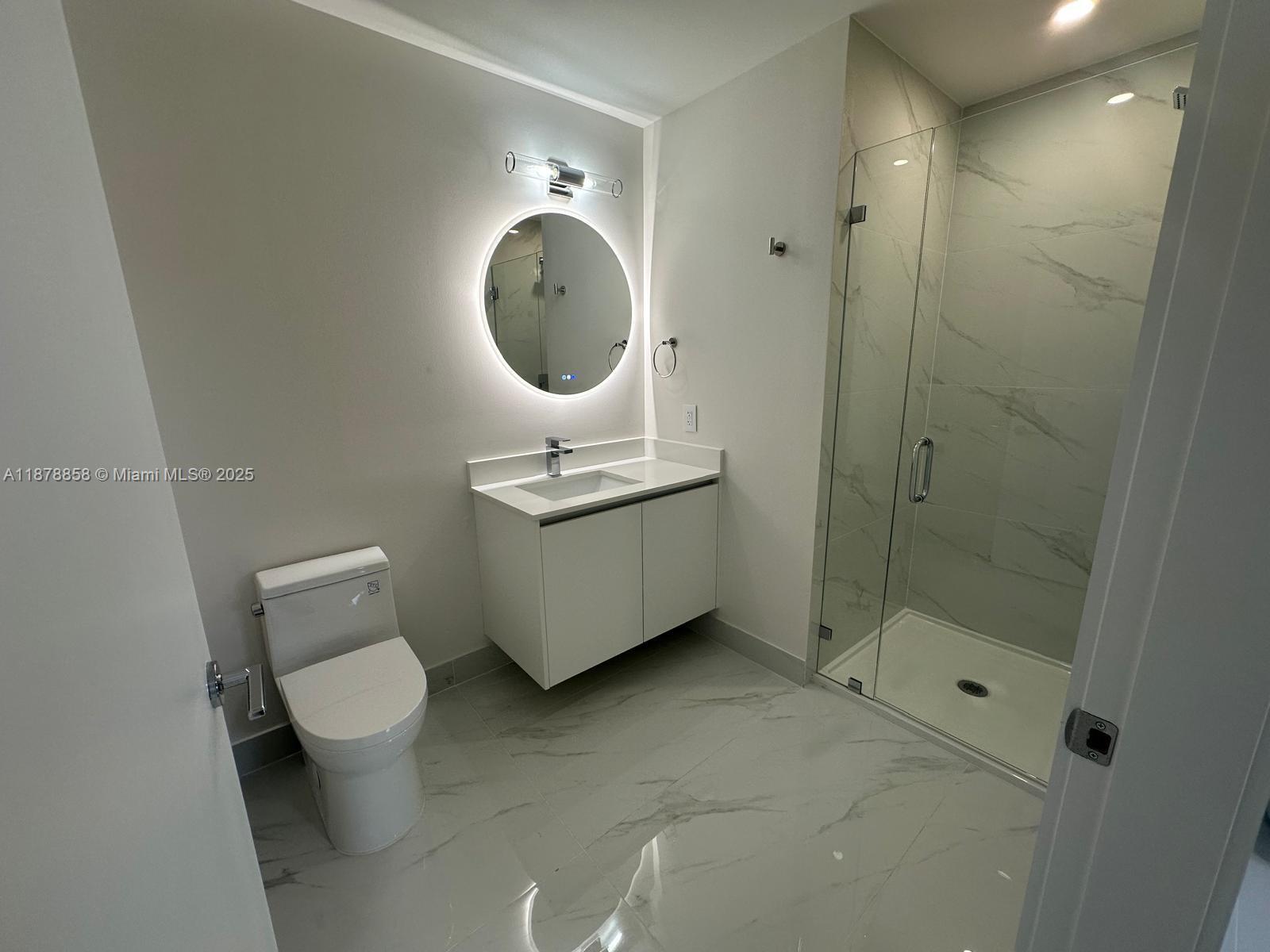 Building Photo - 700 NE 24th St