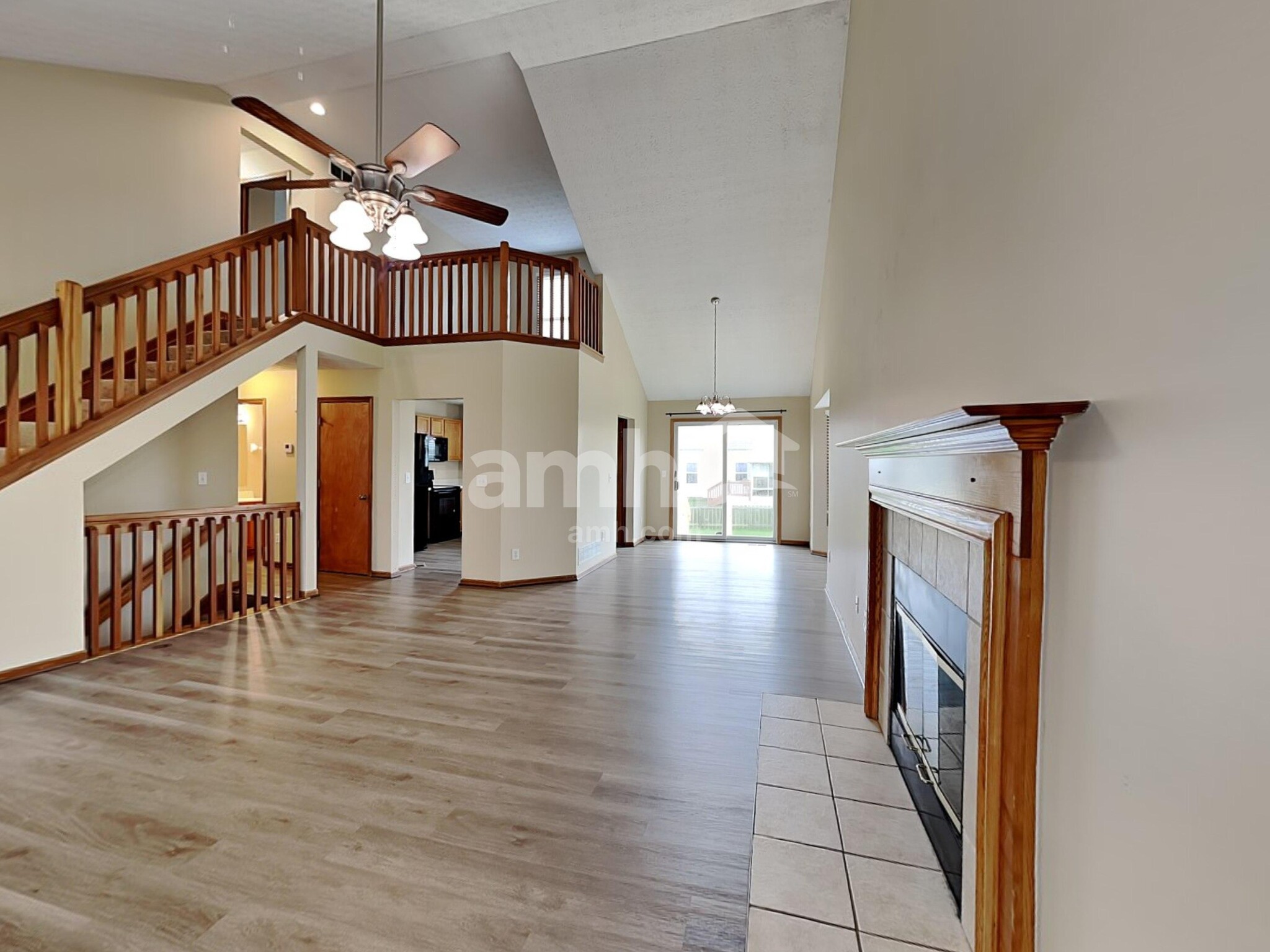 Building Photo - 555 Allis Pl E