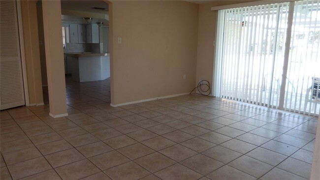 Building Photo - 2052 Norfolk Dr