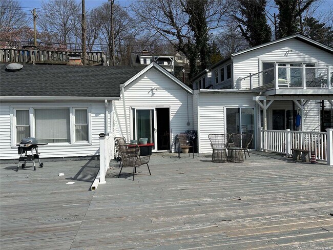 Building Photo - 193 Woodbine Ave