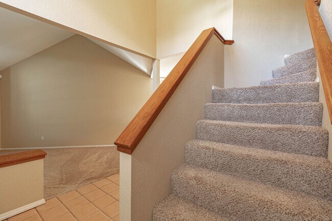 Building Photo - Two story home located near major shopping and restaurants!