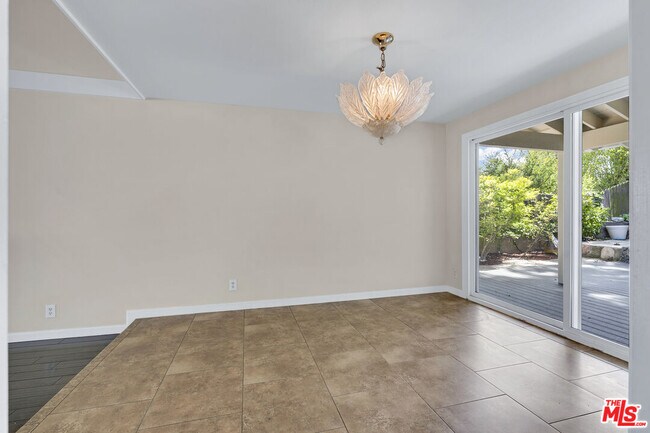 Building Photo - 26572 Academy Dr