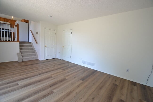 Building Photo - Newly Remodeled 3 Bedroom!