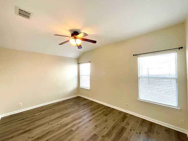 Building Photo - **APPLICATION RECEIVED** AVAILABLE! Spacious 3-Bedroom Home in a Secure Gated Community!