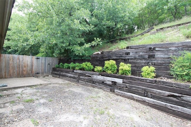 Building Photo - 6811 Thorncliffe Dr