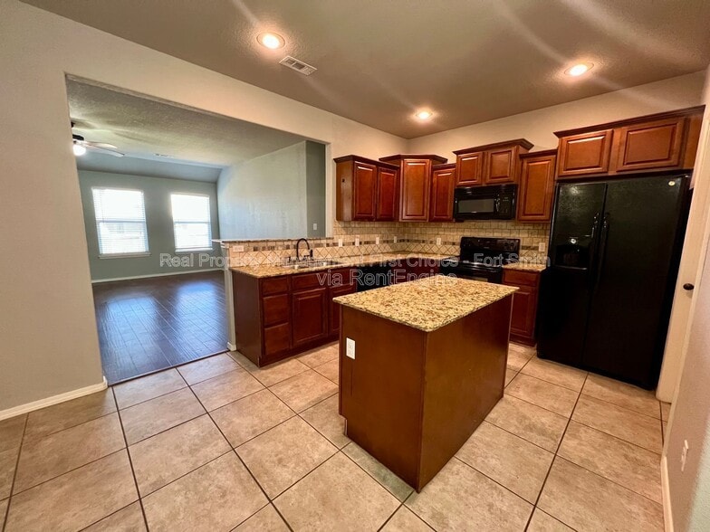 Building Photo - 423 Ridge Point Dr