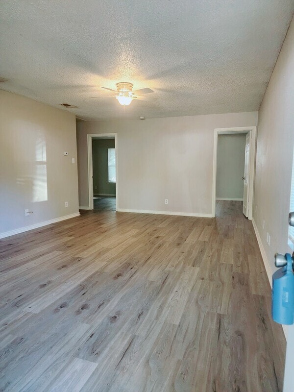 Building Photo - 10245 Country Hills Blvd