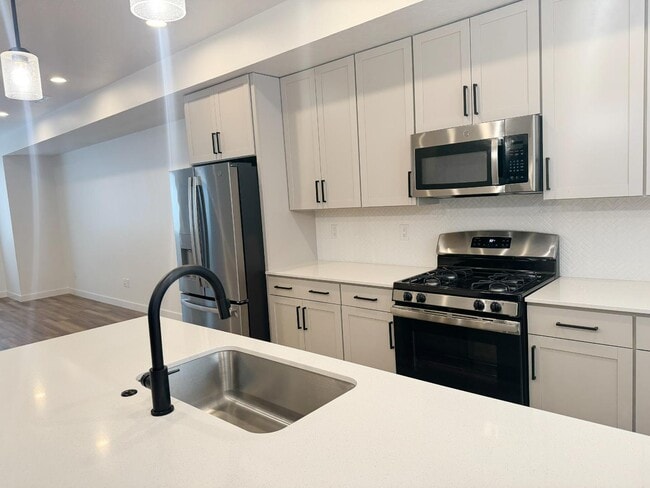 Building Photo - 359 N 700 W