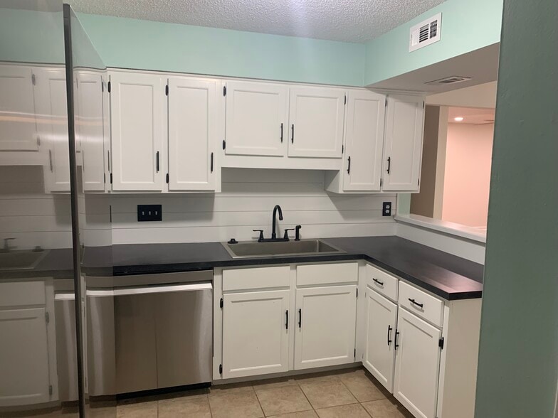 Building Photo - 7150 Winery Ln