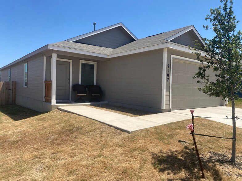 Building Photo - 9107 Selene Pl
