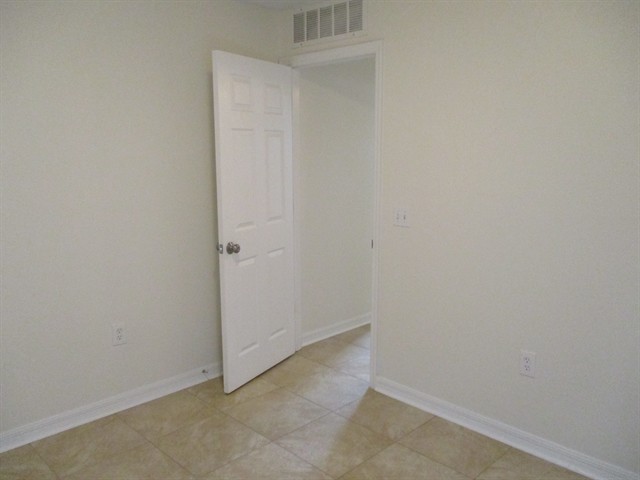 Building Photo - 2201 Pierce Arrow Dr