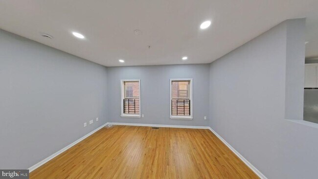 Building Photo - 1831 W Diamond St