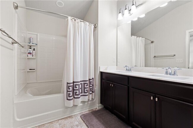 Building Photo - 157 Highland Pointe Cir E