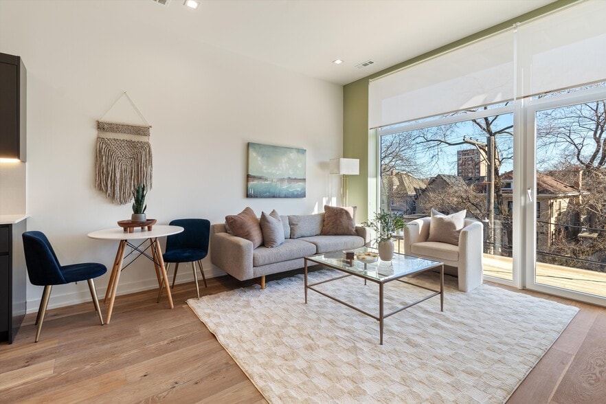 Building Photo - 4513 N Clark St