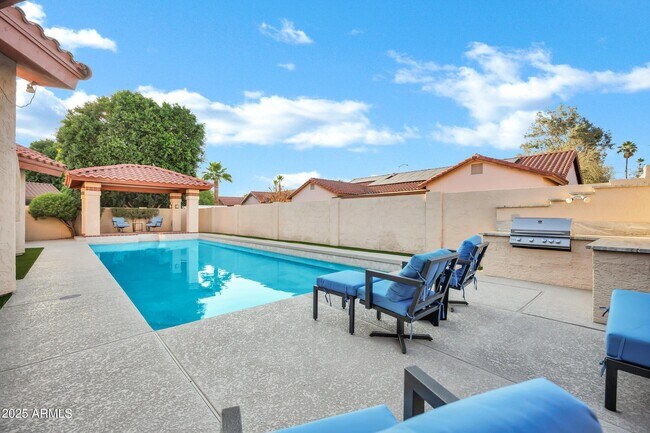Building Photo - 322 E Gary Cir