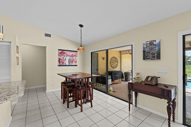 Building Photo - 1707 Primrose Ln