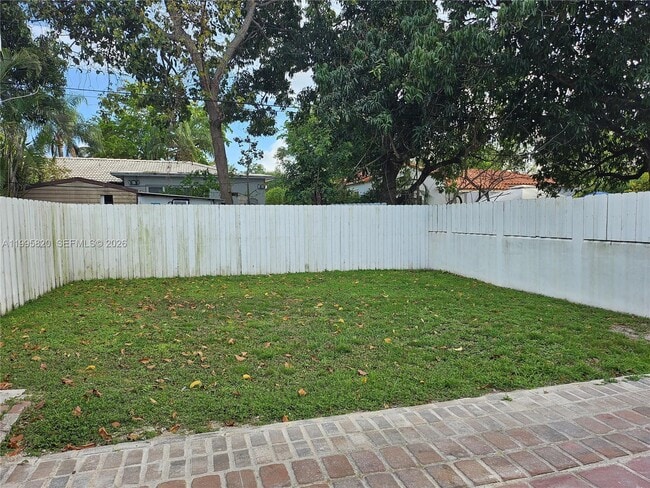 Building Photo - 5816 SW 9th St