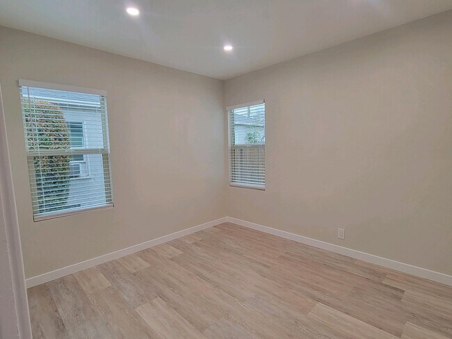 Building Photo - 2221