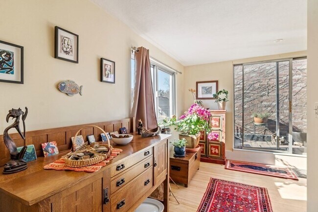 Building Photo - 76 Garfield St