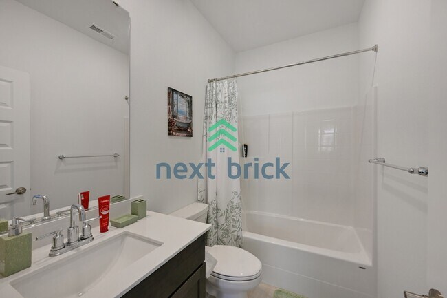 Building Photo - Spacious 5-Bed Retreat with 3.5 Baths in Beautiful Bothell – 2,989 Sq Ft of Comfort & Style!
